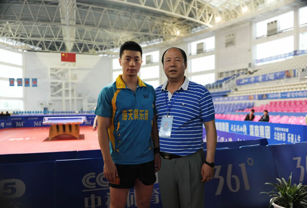 集团董事长陈启建先生与男乒史上最年轻的世界冠军马龙先生合影